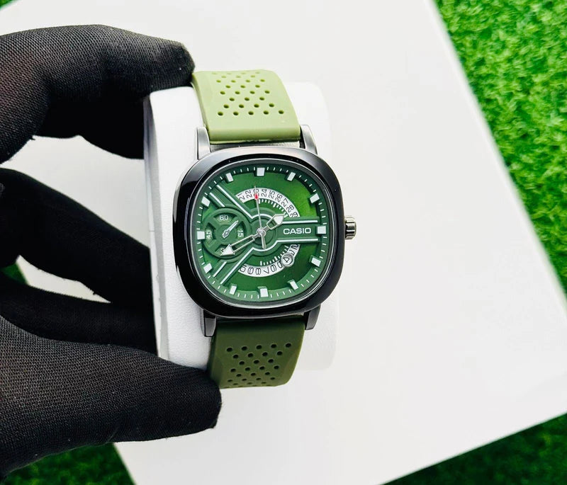 Analog Men’s Wrist Watch